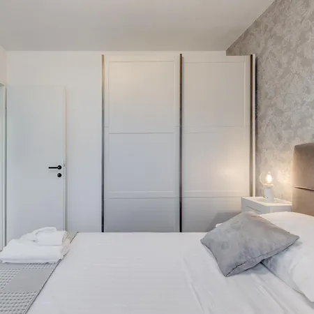 Brand New Strozanac - Near The Podstrana