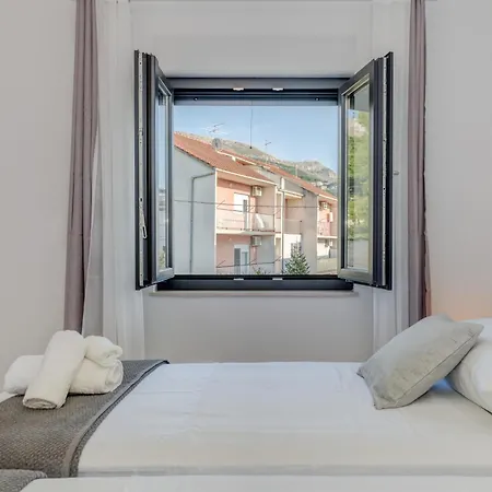Brand New Strozanac - Near The Apartamento Podstrana
